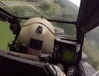 Apache AH-64: Δείτε εντυπωσιακό βίντεο μέσα από το πιλοτήριο των «Ινδιάνων» της ΑΣ